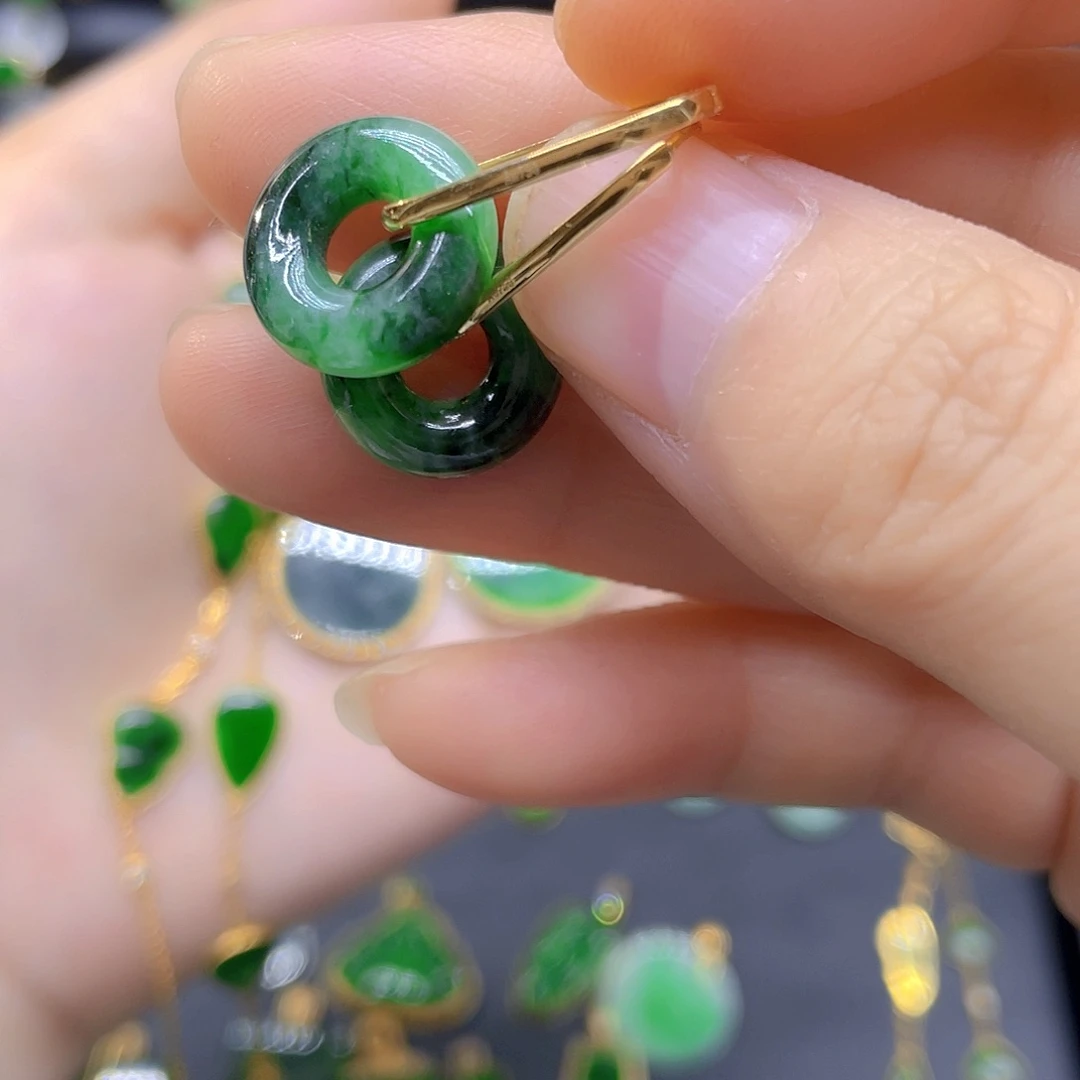 18K金镶嵌翡翠耳饰天然翡翠