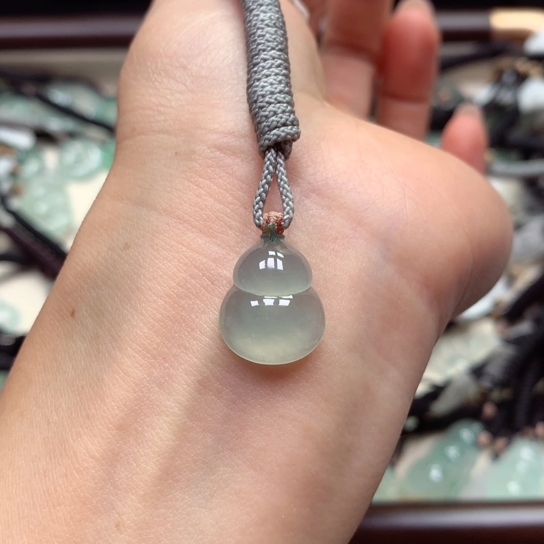 翡翠未镶嵌颈饰葫芦