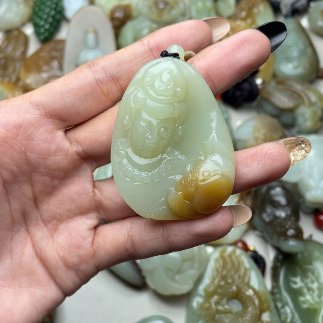 .***海和田玉未镶嵌颈饰