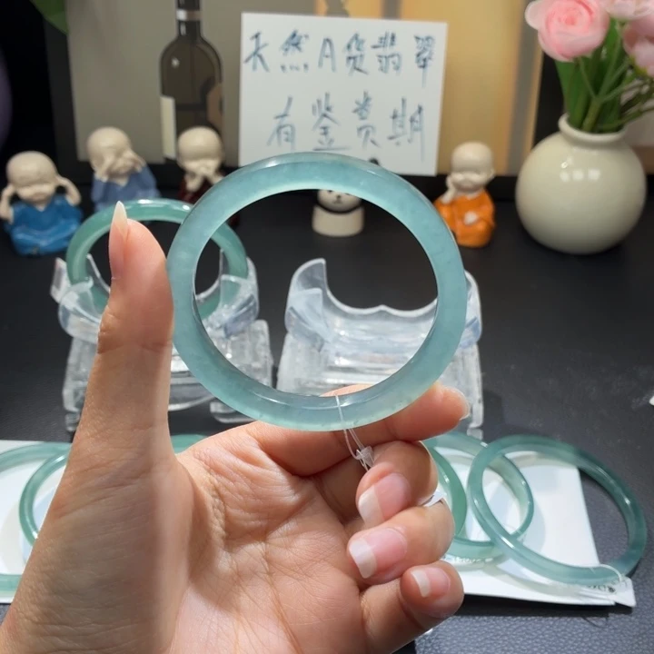 紫***U翡翠未镶嵌手镯冰透蓝