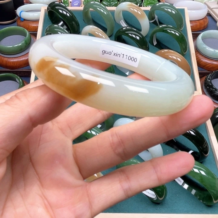 和田玉手镯未镶嵌开**生