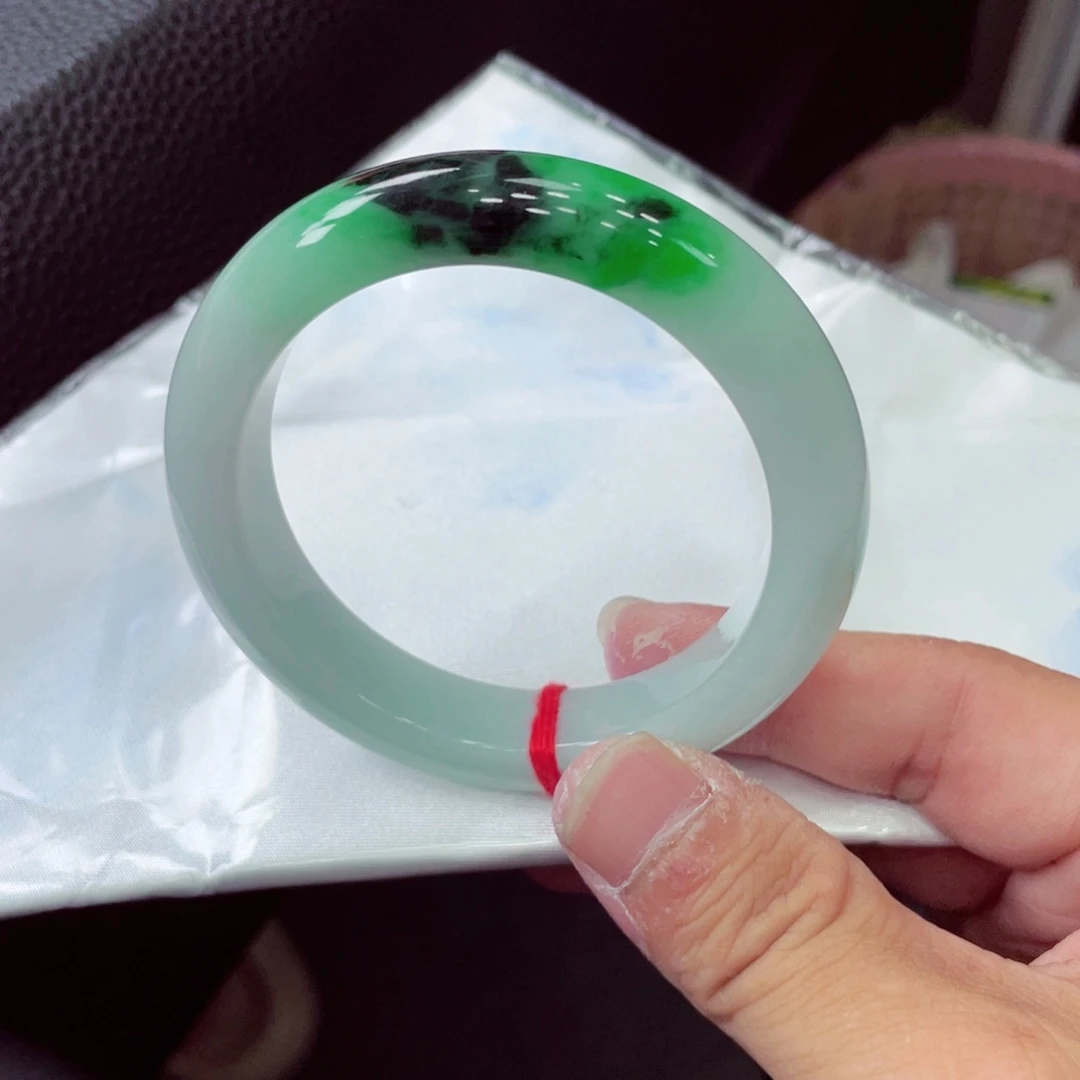 翡翠手镯未镶嵌翡翠