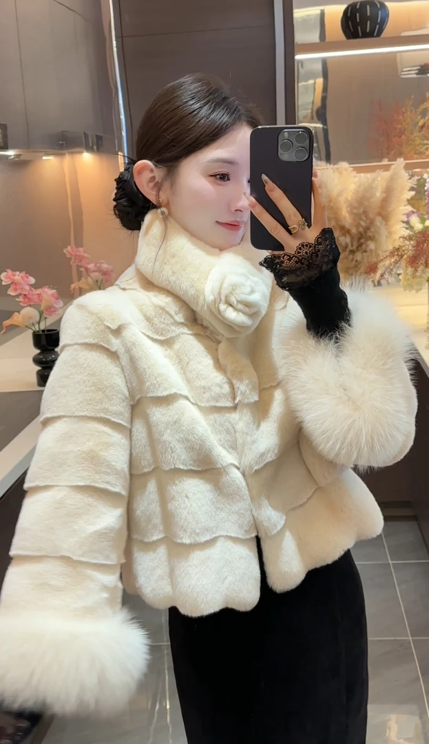 【周粥】【富家千金】2025新款狐狸毛设计感轻奢保暖外套JJQ4WT5666