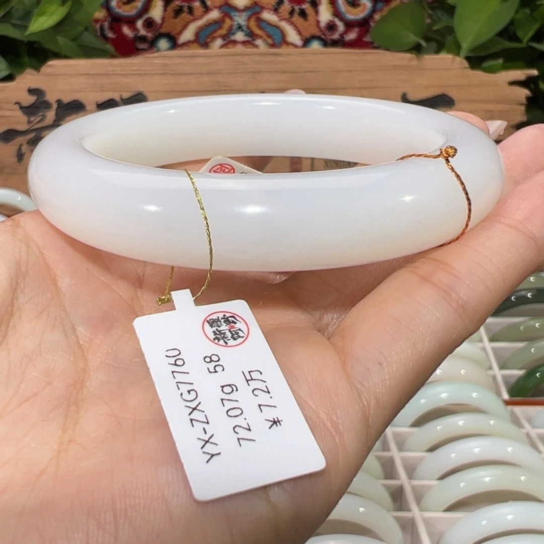 未镶嵌手镯和田玉老坑和田羊脂白玉手镯
