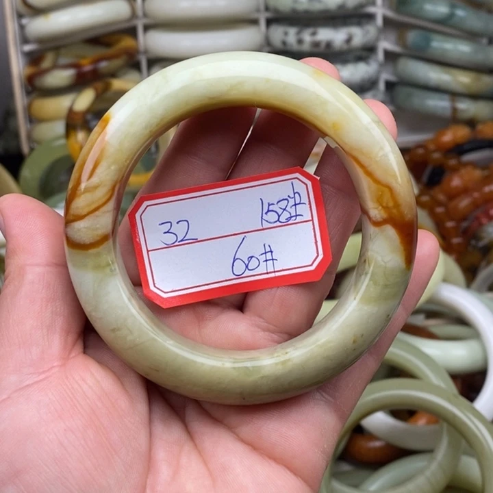 未镶嵌蛇纹石玉颈饰