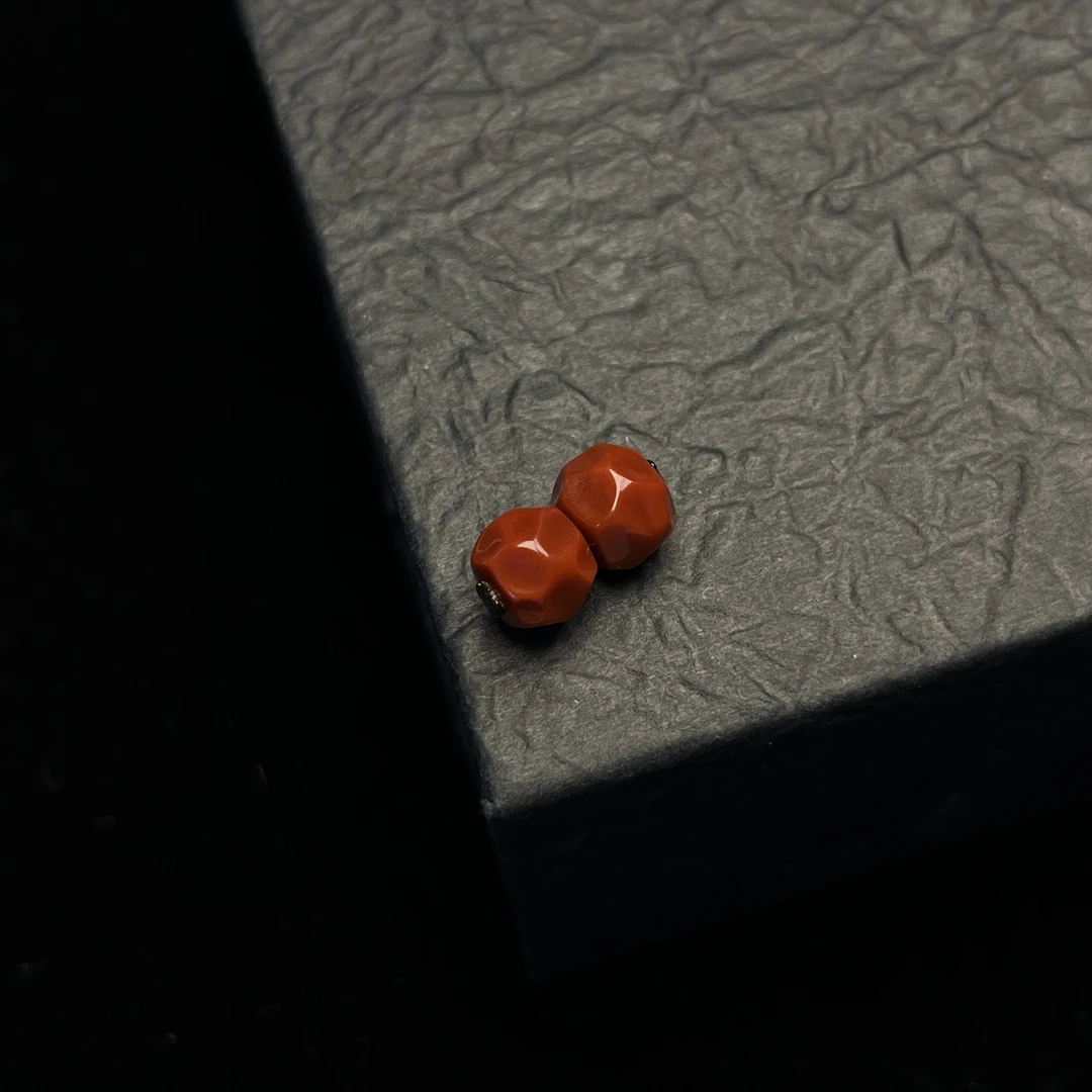 牛血色南红无相珠腰珠 8.5mm 全品无暇 一对3200