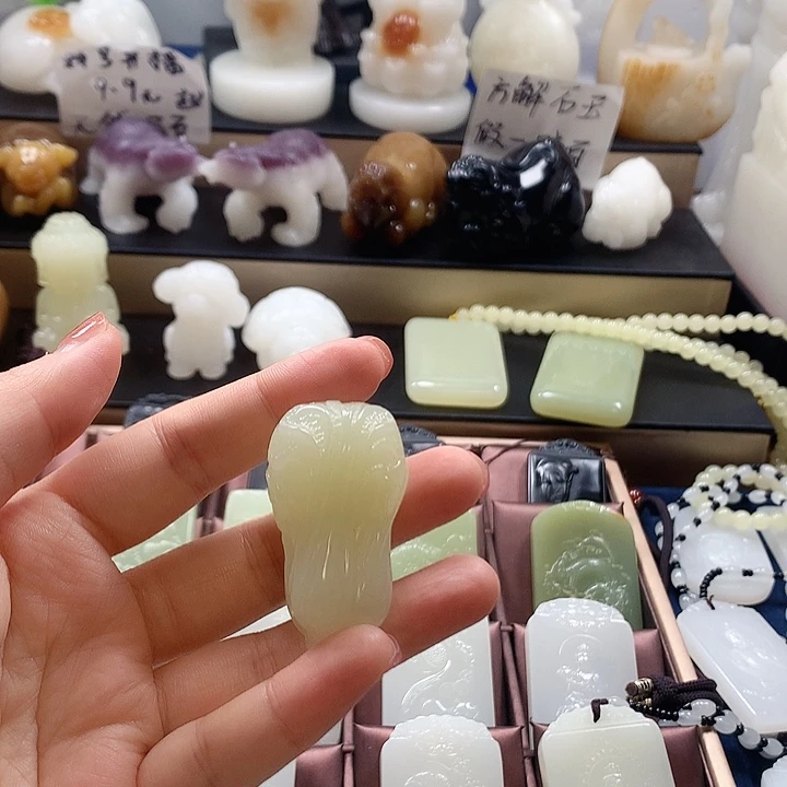 未镶嵌长石玉手把件方解石玉