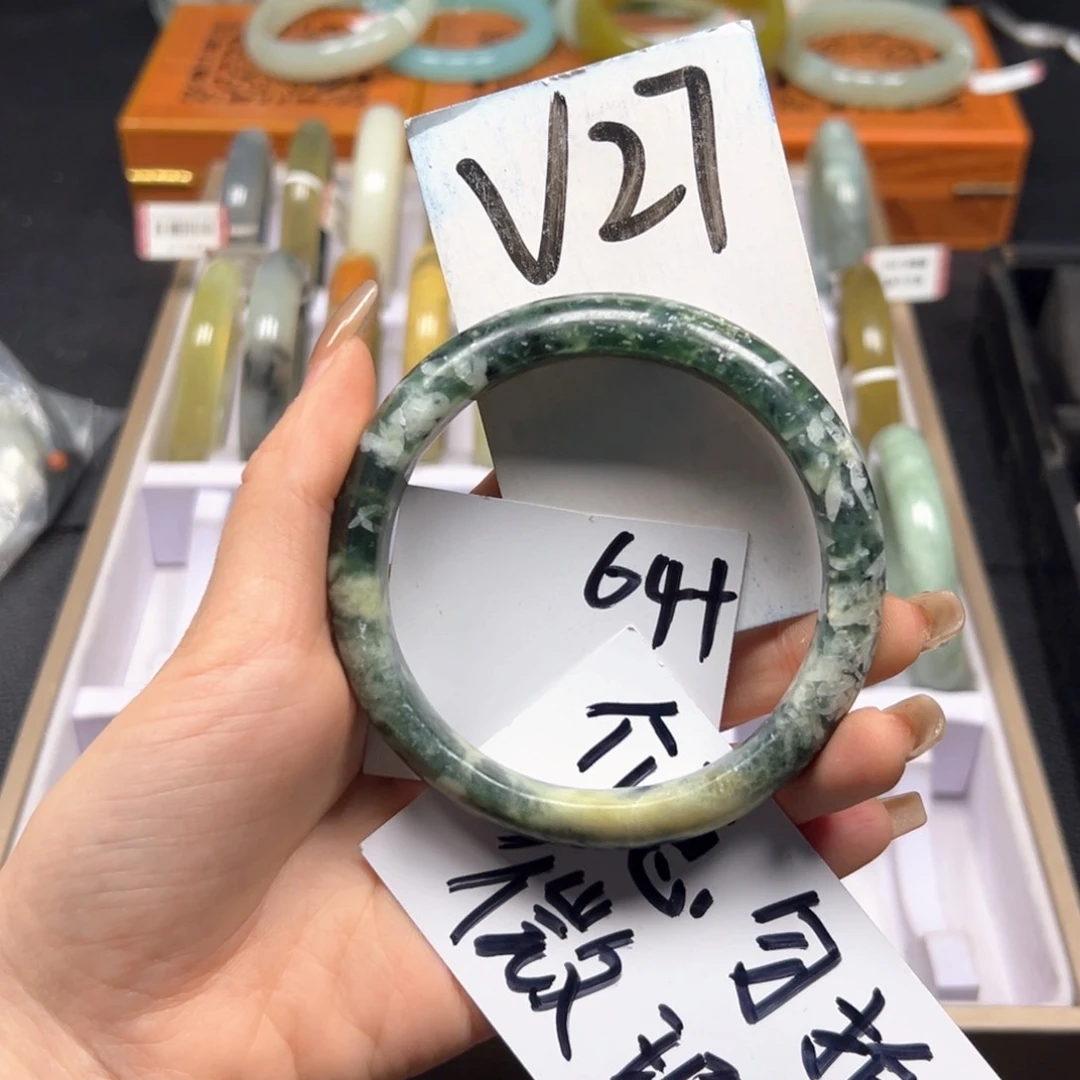 蛇纹石玉手镯未镶嵌