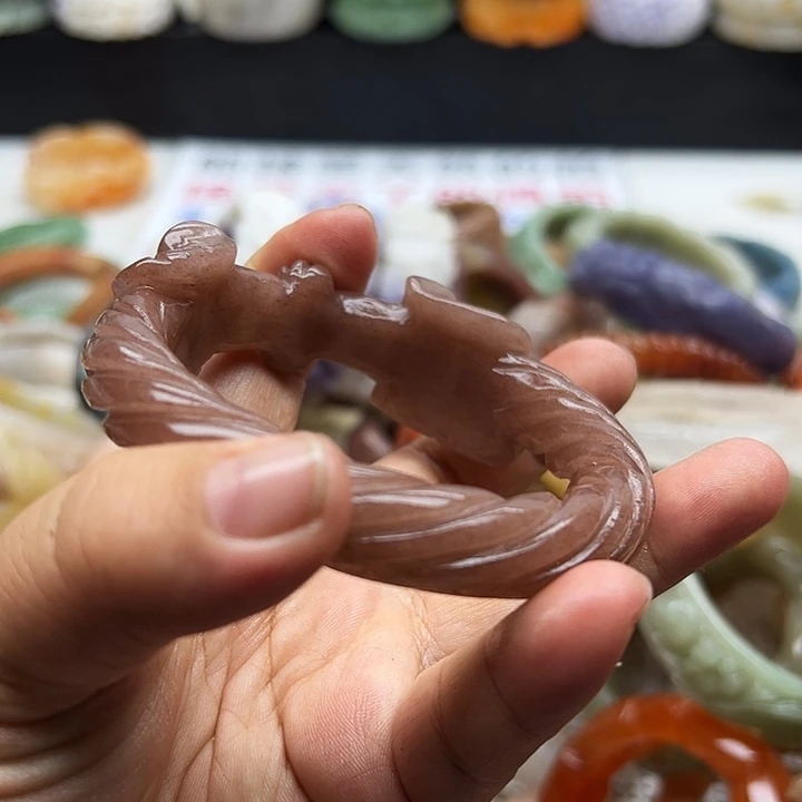 未镶嵌手镯石英岩玉梅**莎