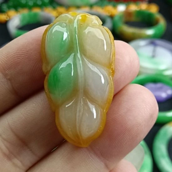 翡翠未镶嵌挂件翡翠