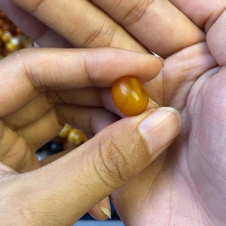 未镶嵌琥珀珠宝奇石