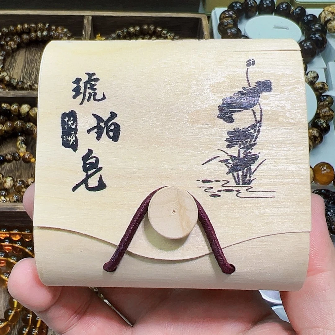 琥珀未镶嵌颈饰抚顺