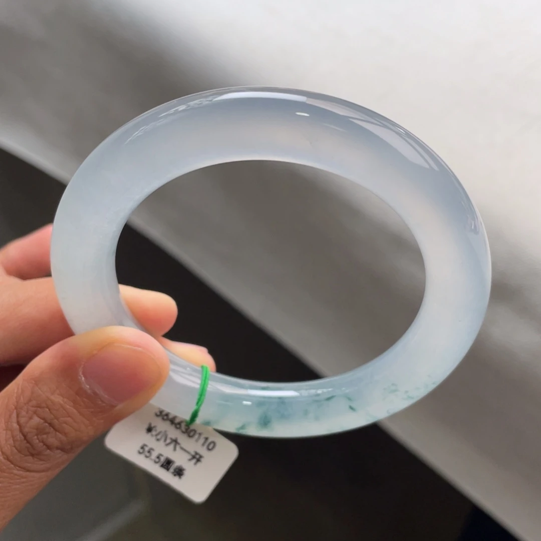 未镶嵌手镯翡翠一手新货/高冰起光飘花圆条（小六一开询价）强推