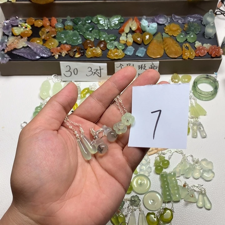 芝***圆合金蔷薇辉石耳饰