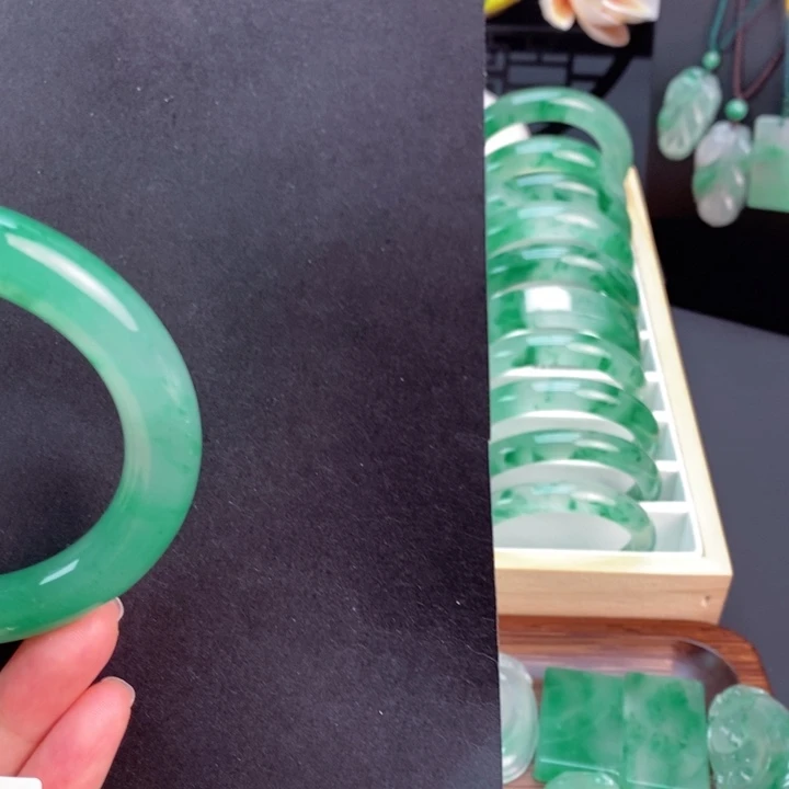 石英质玉手镯未镶嵌l**y