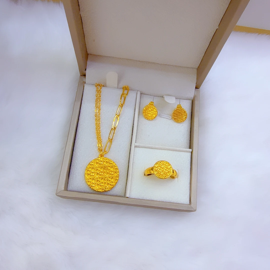 铜合金亚克力项链 新款时尚金子同款三件套首饰特好看百搭个性