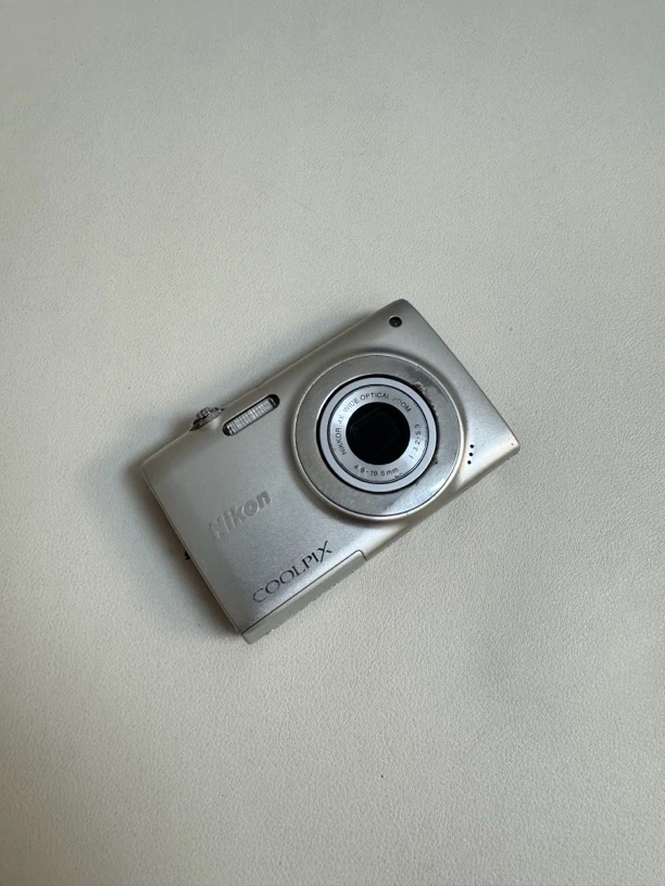 9新 Nikon/尼康 尼康s2500 1200w 4倍 镜头轻微划痕不影响出图