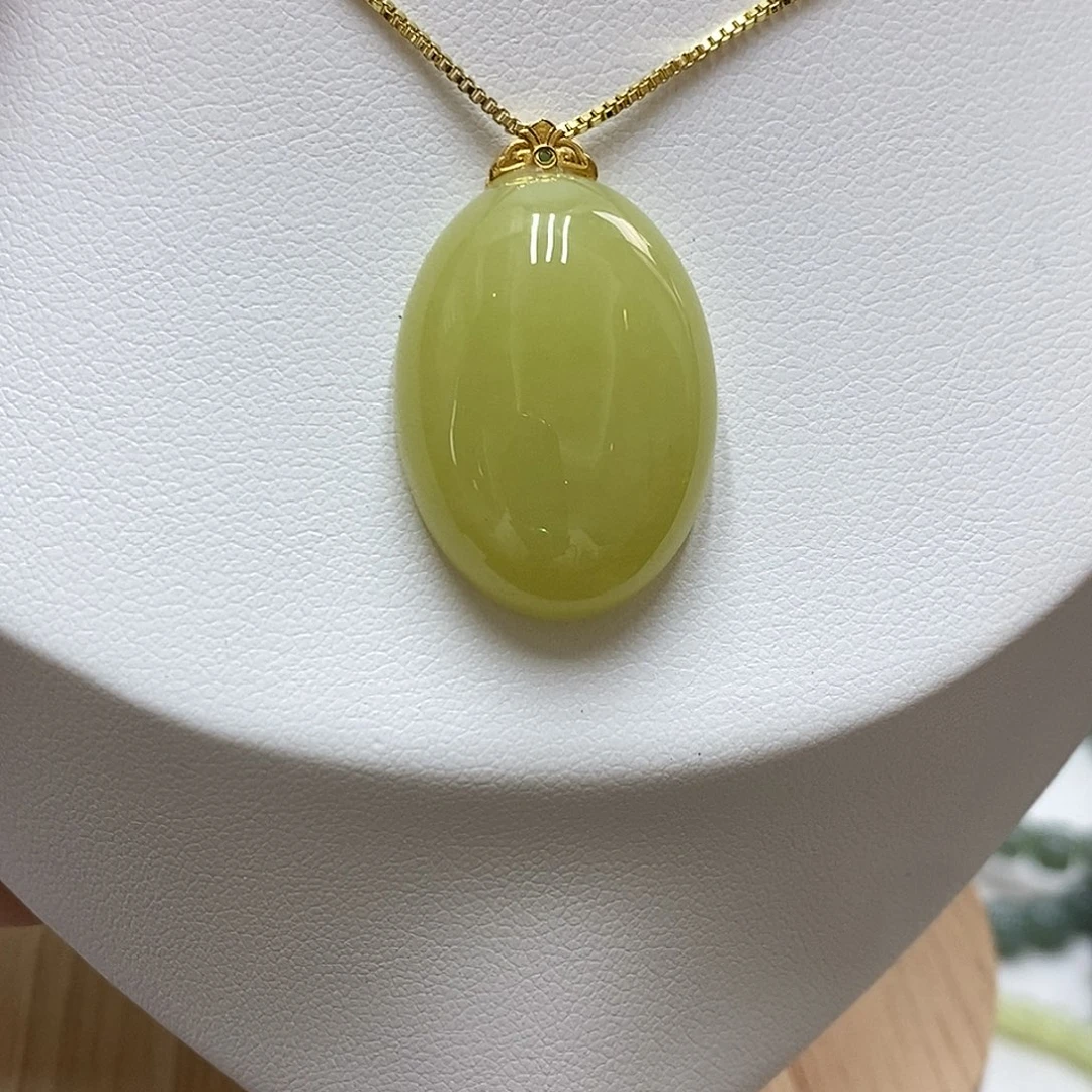 和田玉18K金镶嵌颈饰