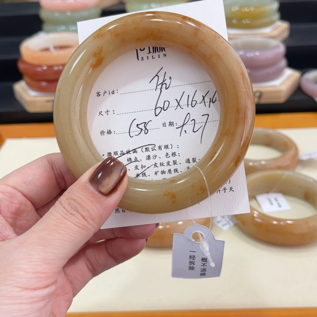 未镶嵌手镯石英质玉优*?