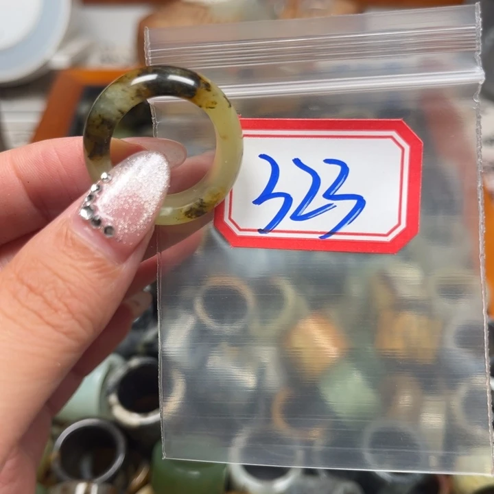 请****蛇纹石玉未镶嵌戒指