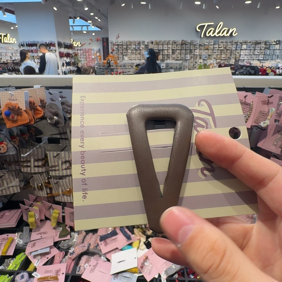 拜拜夹棕色三角哦哦哦哦