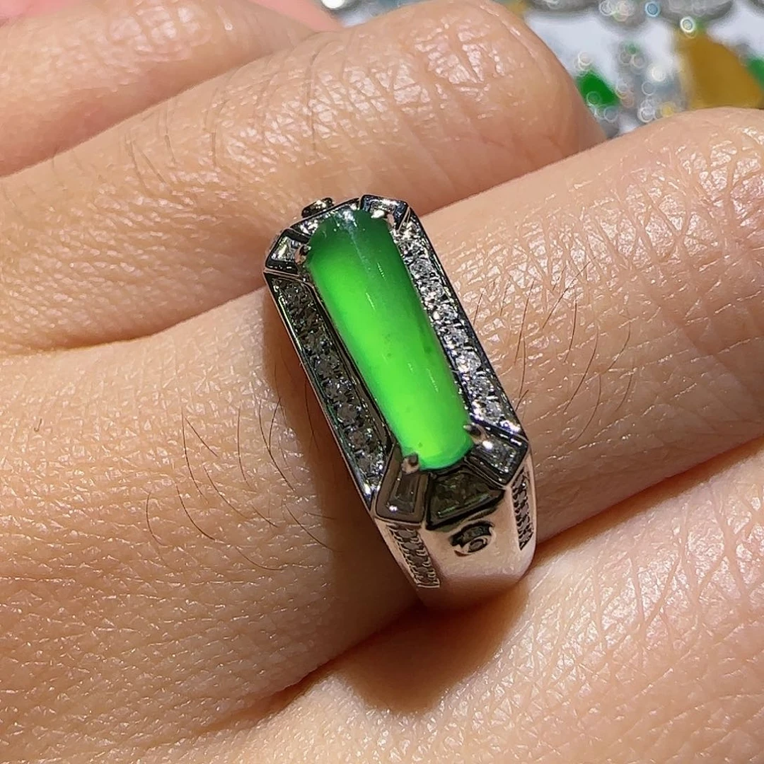 【闪购商品】18K金镶嵌戒指翡翠天然