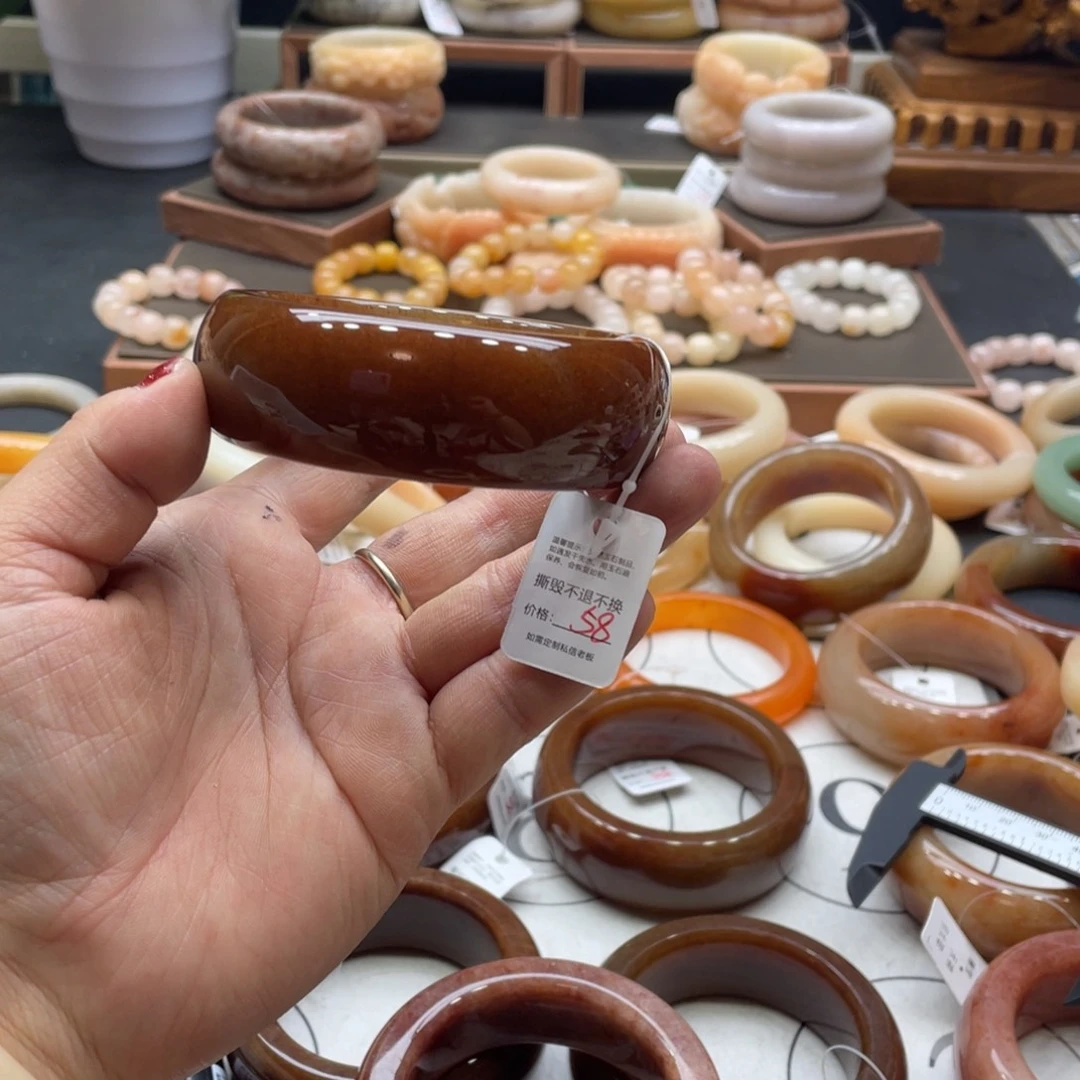 安***石英岩玉未镶嵌手镯