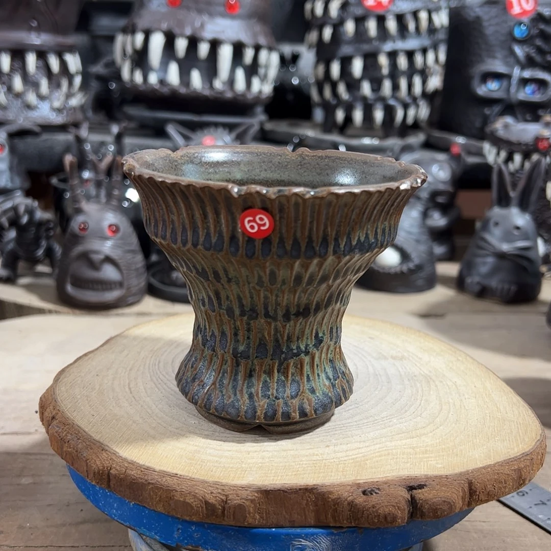 69号，口9高9手刻花盆