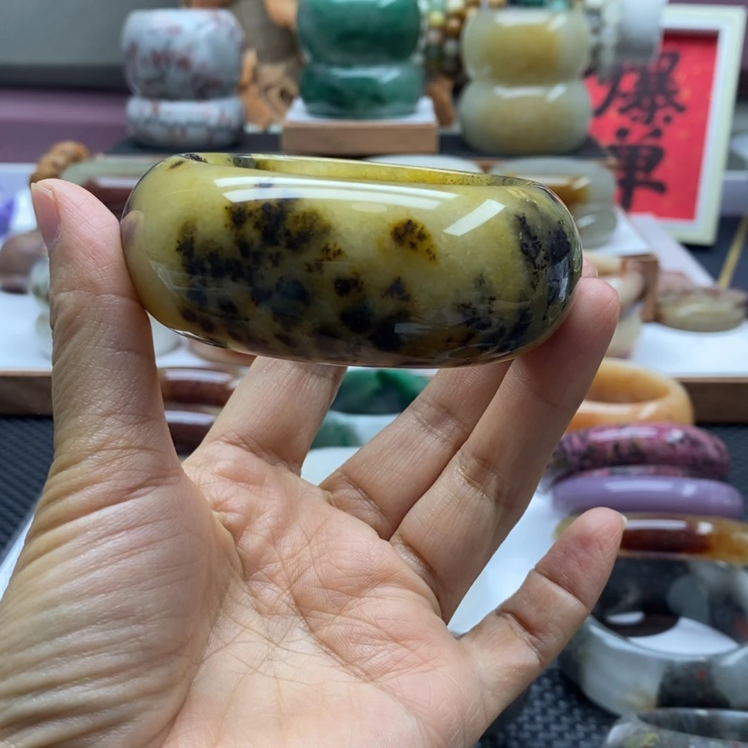 三***万石英岩玉手镯未镶嵌