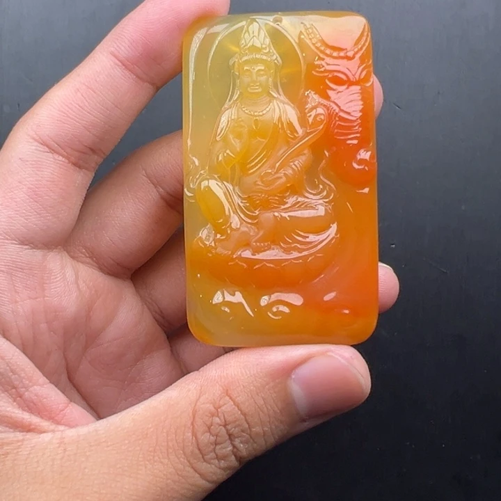 石英质玉（黄龙玉）未镶嵌颈饰