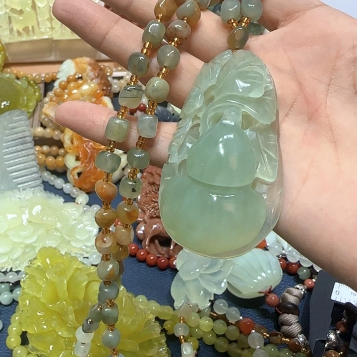 合金蛇纹石玉吊坠