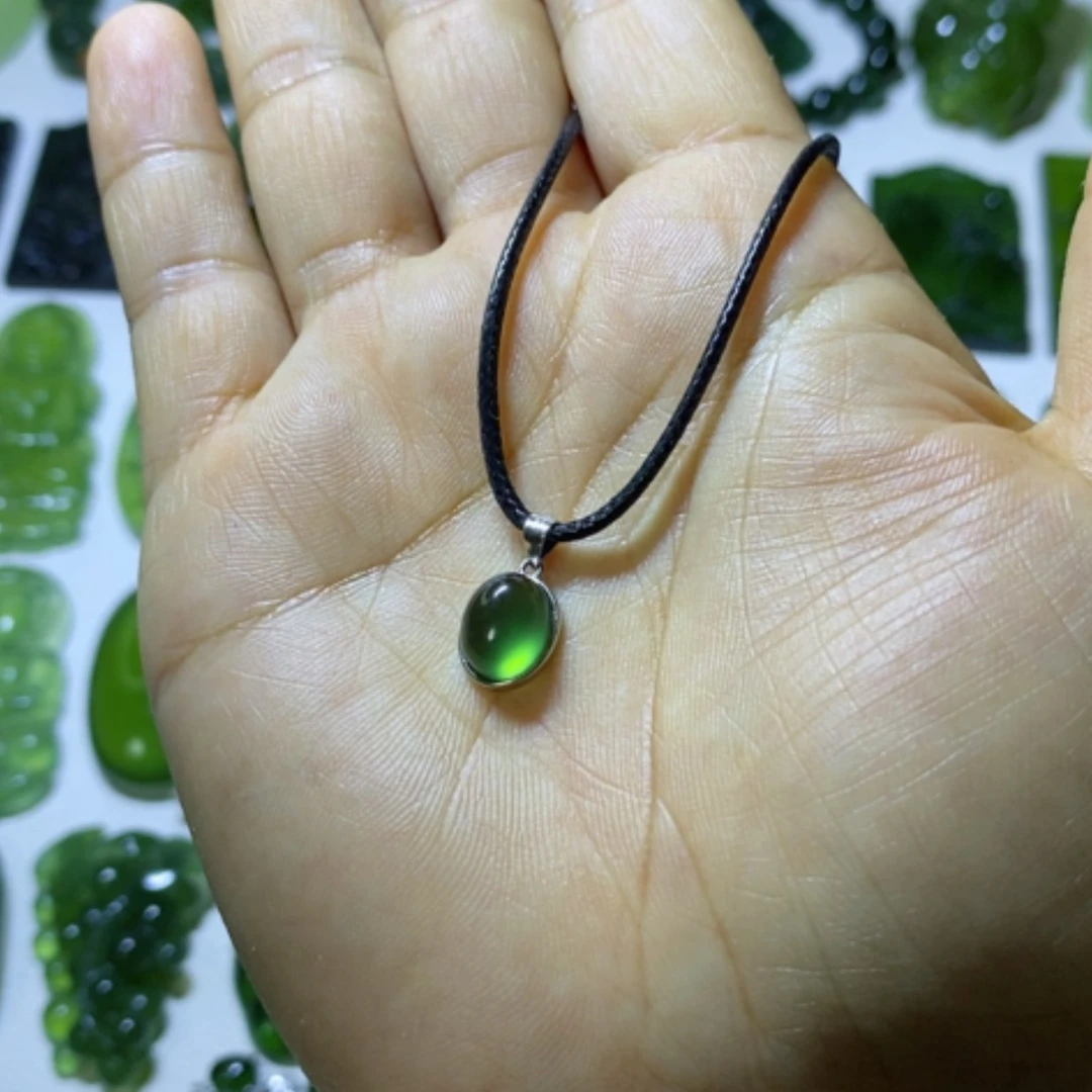 【闪购商品】银S925镶嵌蛇纹石玉颈饰