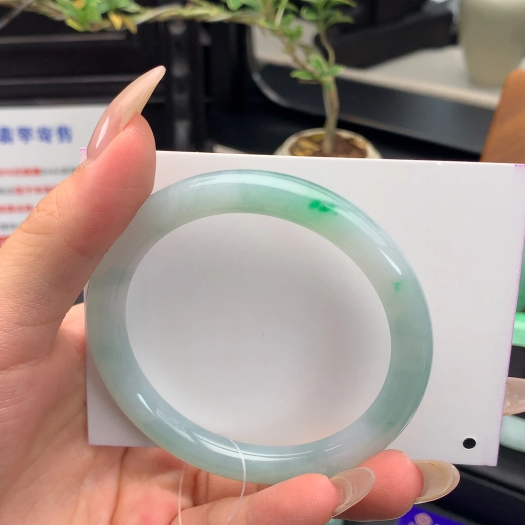 翡翠未镶嵌手镯017绿底阳绿美人条