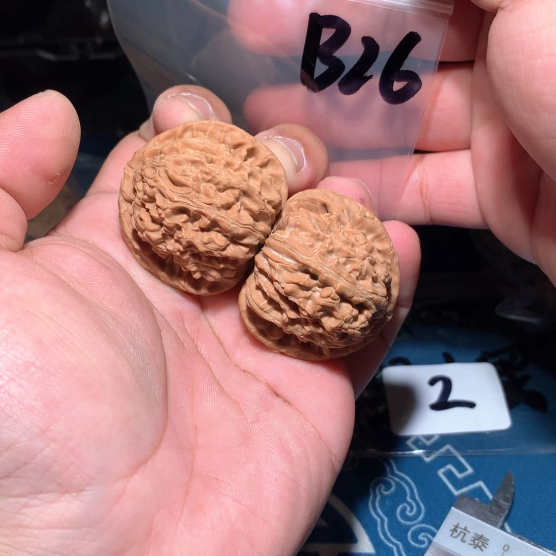 文玩核桃吊坠浮**三白狮子 b26