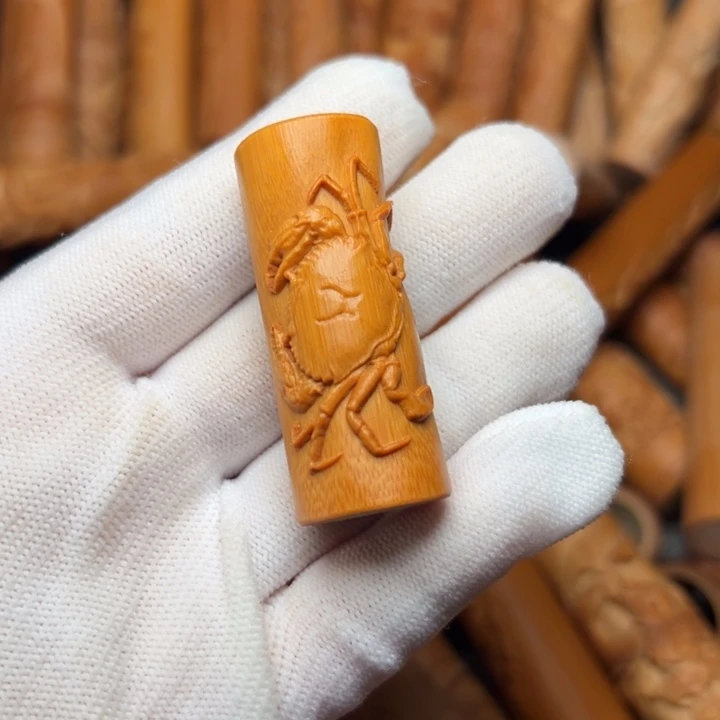 实心竹雕刻手把件