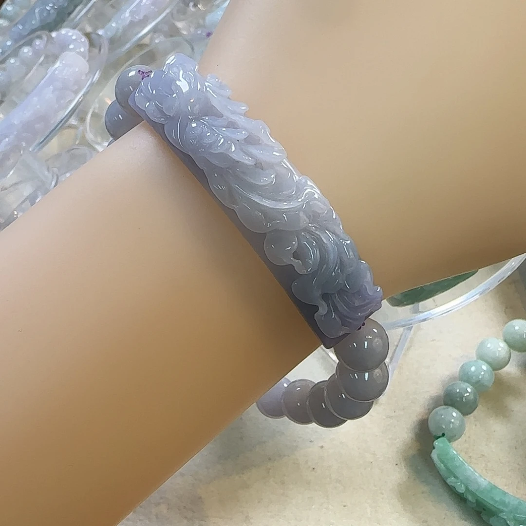 翡翠未镶嵌颈饰手牌