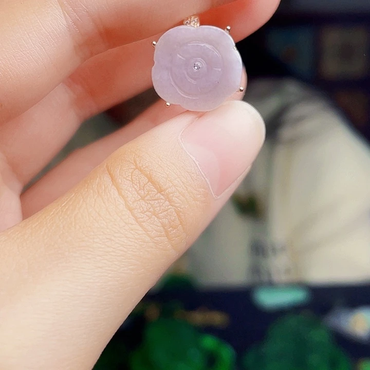 翡翠未镶嵌颈饰多样性