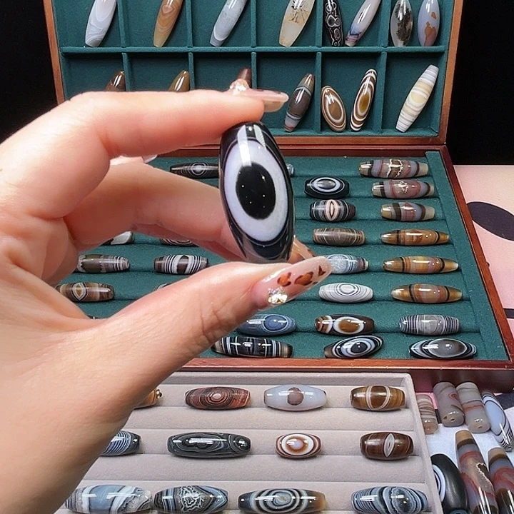 梅***子玛瑙/玉髓未镶嵌颈饰