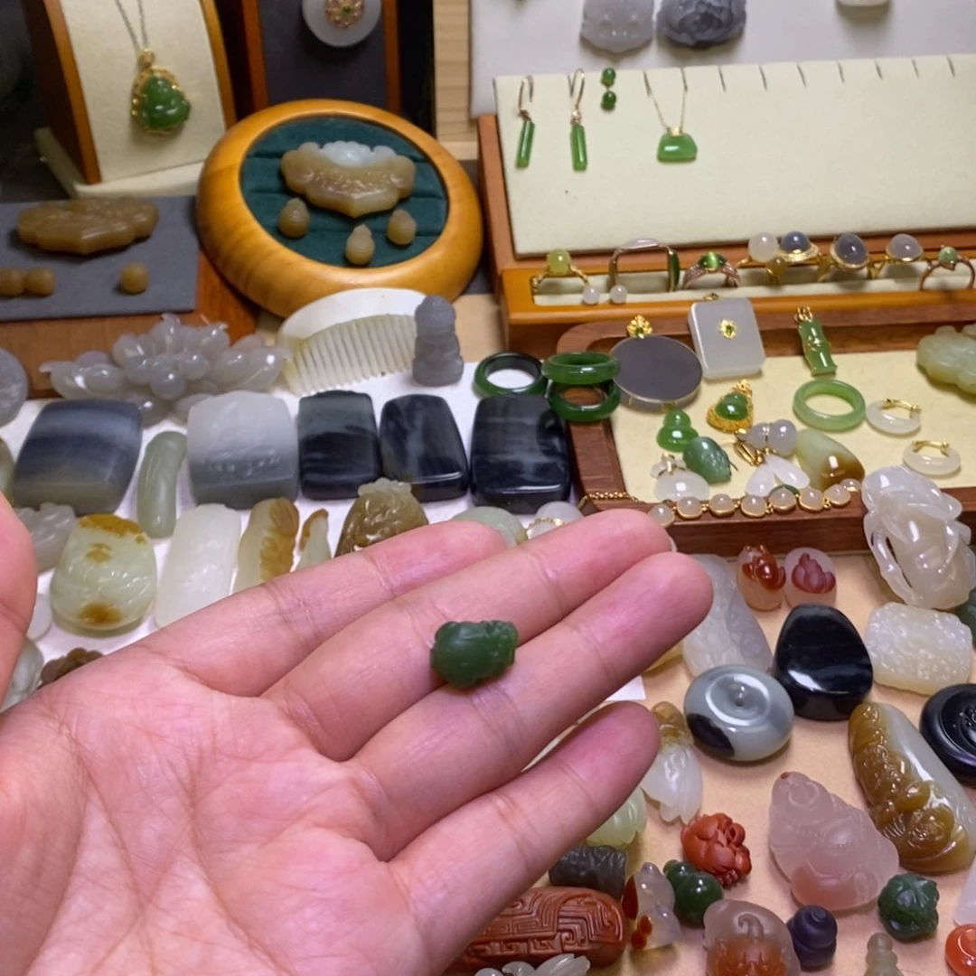 和田玉未镶嵌颈饰喝***猫前后牛鼻孔不退不换