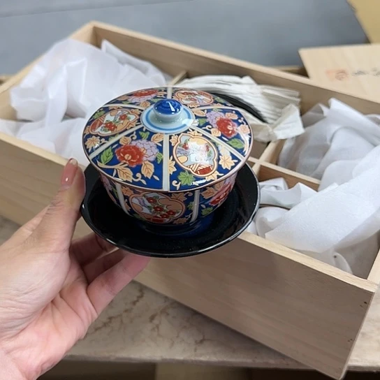 精品瓷器。