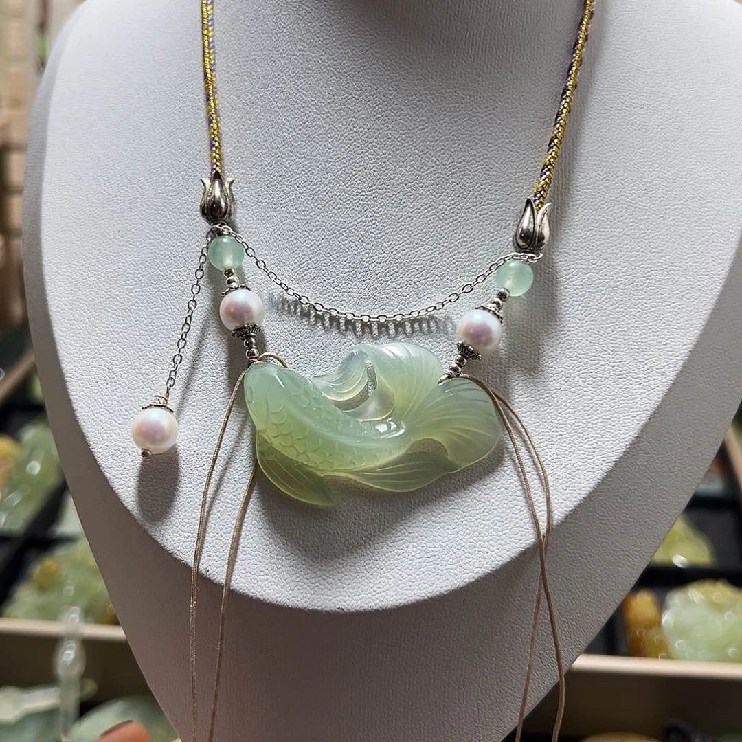 蛇纹石玉颈饰未镶嵌