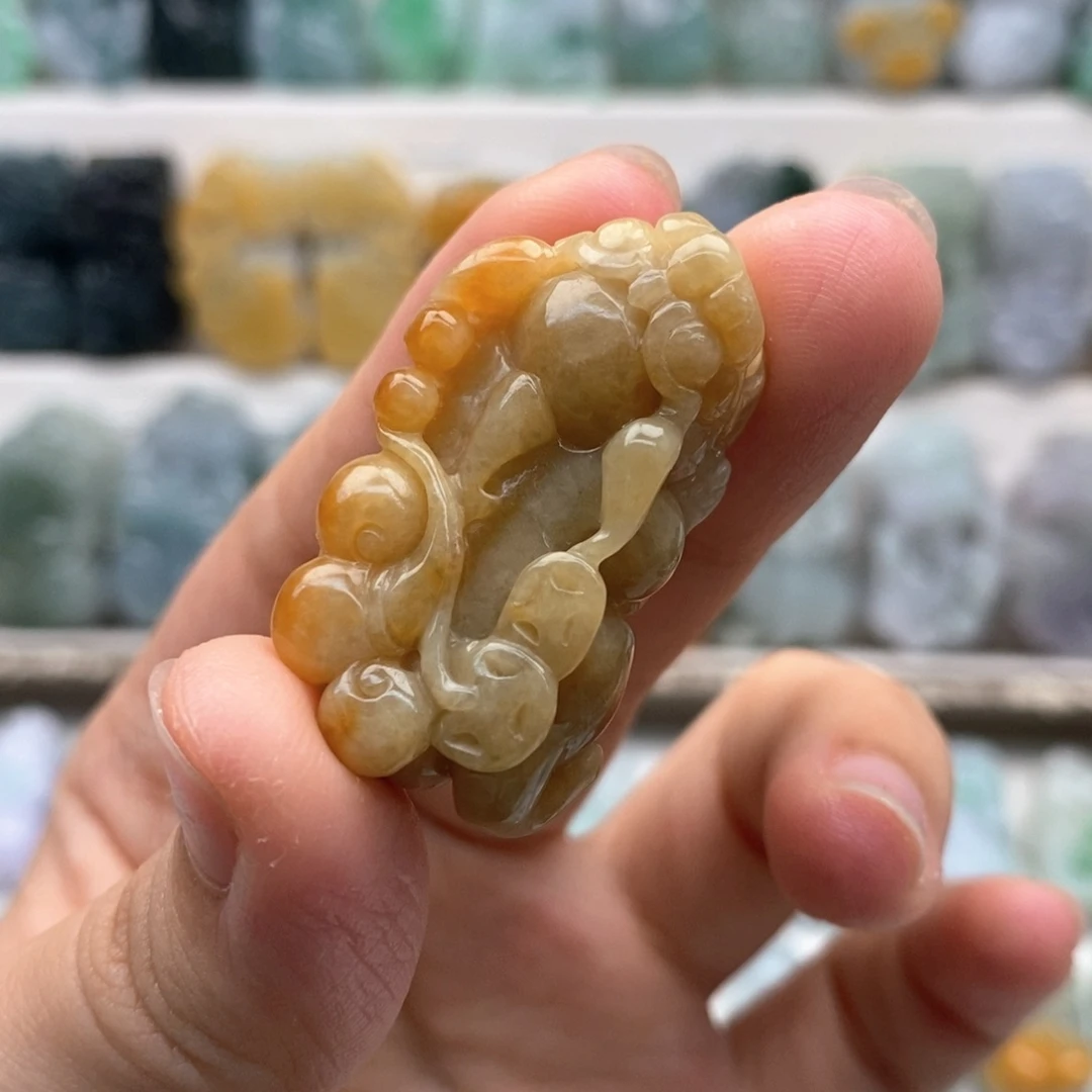翡翠未镶嵌吊坠(赠链)