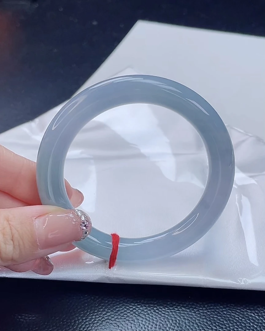 翡翠手镯未镶嵌翡翠