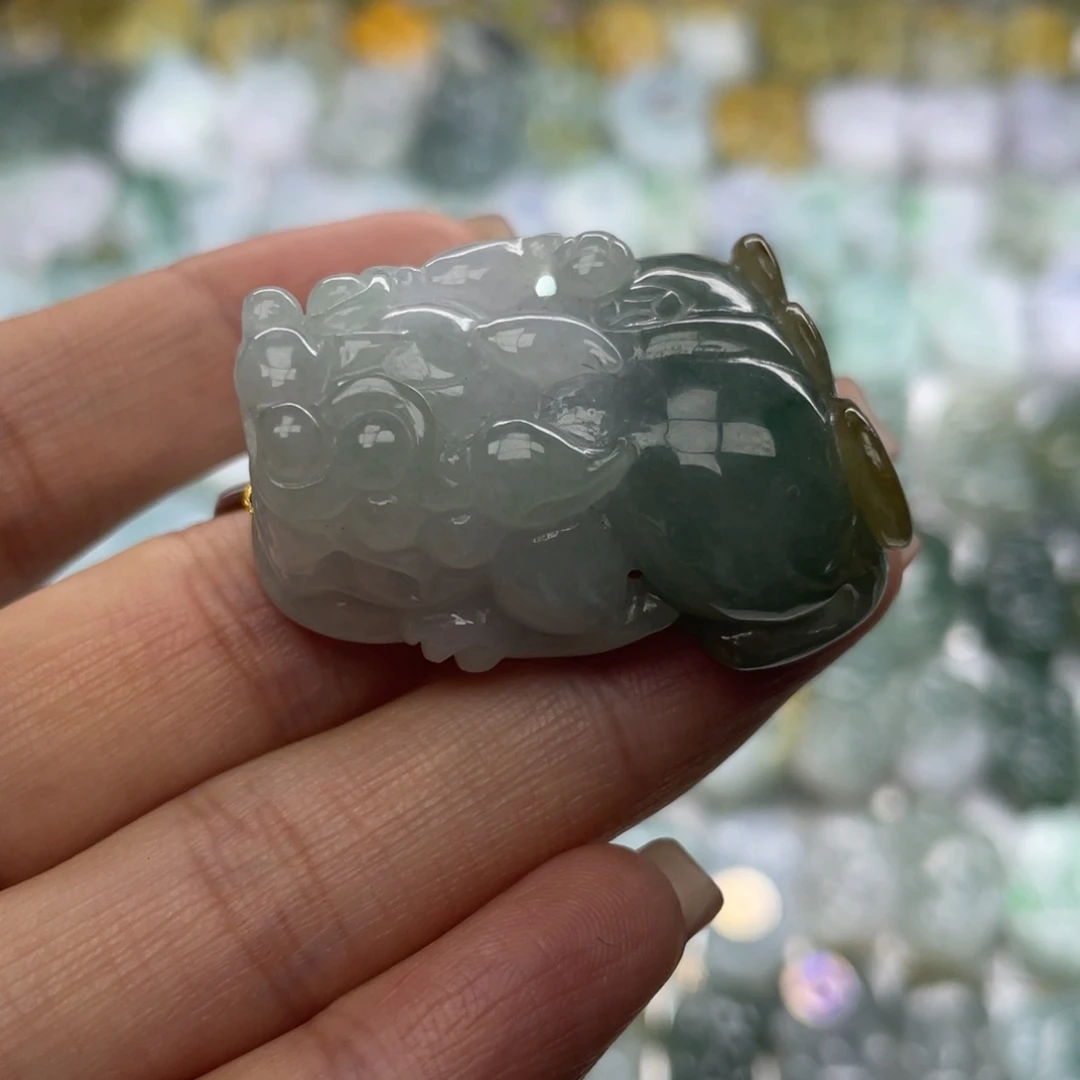 翡翠未镶嵌颈饰貔貅