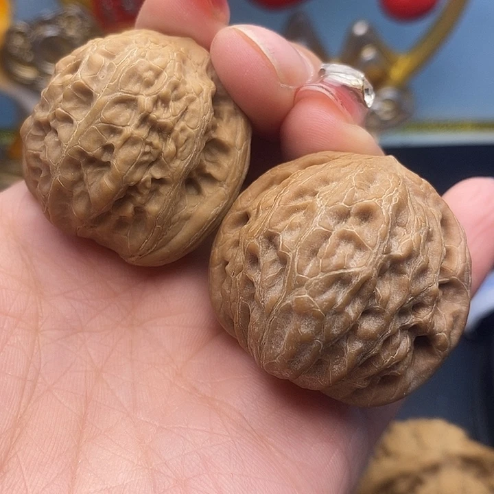 洛***尘文玩核桃吊坠铁锤39色差打底