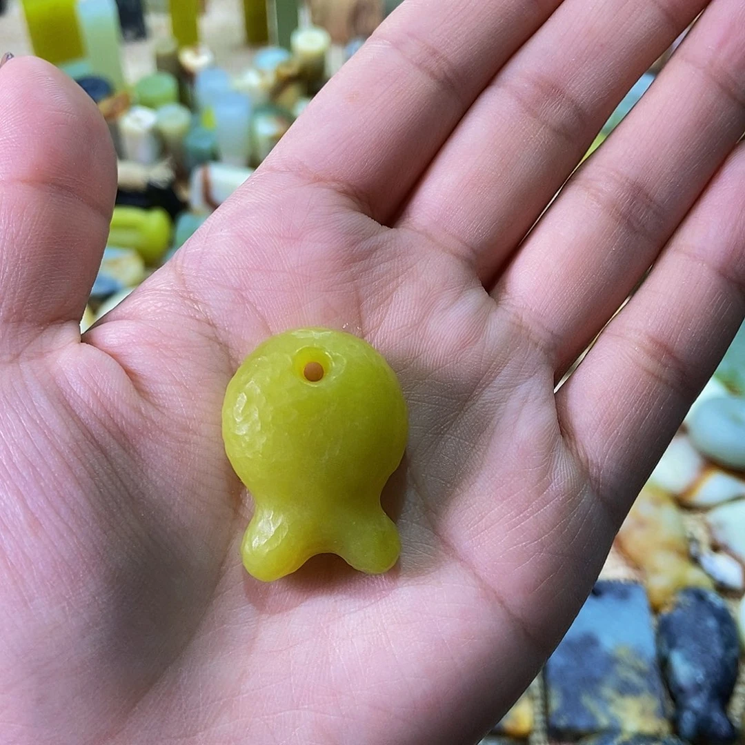 未镶嵌蛇纹石玉挂件