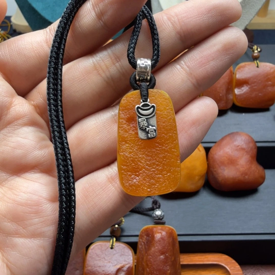 琥珀吊坠(赠链)未镶嵌