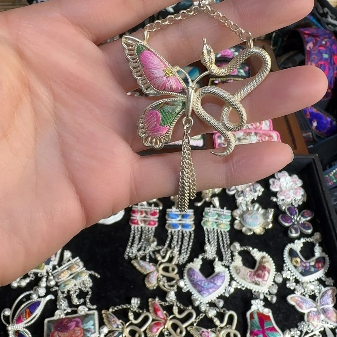 织绣民族风刺绣吊坠