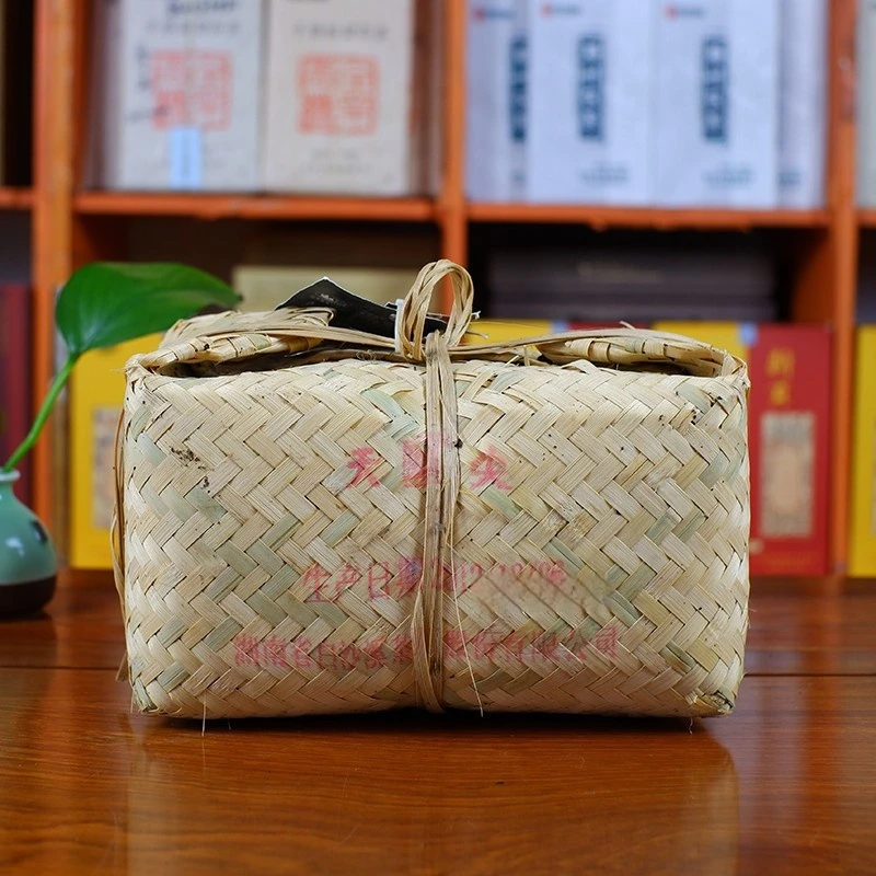 安化黑茶2013年白沙溪2kg天尖茶竹篾篓装茶松烟香一级料散茶