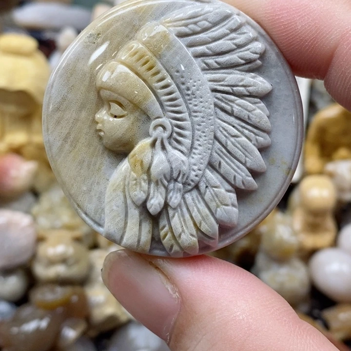 颈饰未镶嵌硅化珊瑚（珊瑚玉）有瑕